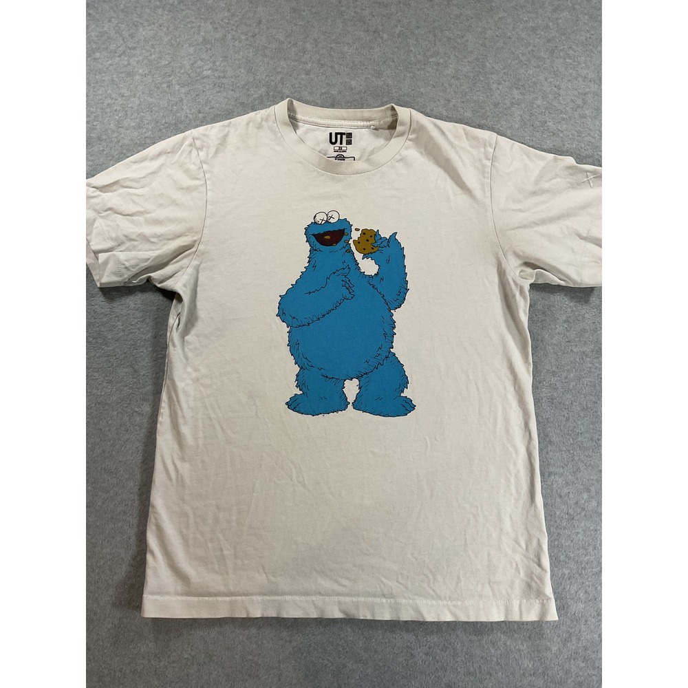 Uniqlo UT KAWS Sesame Street Cookie Monster T-Shirt Off White XS Mens 2080